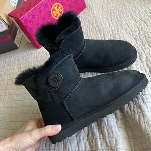 Ugg mini Bailey button boots